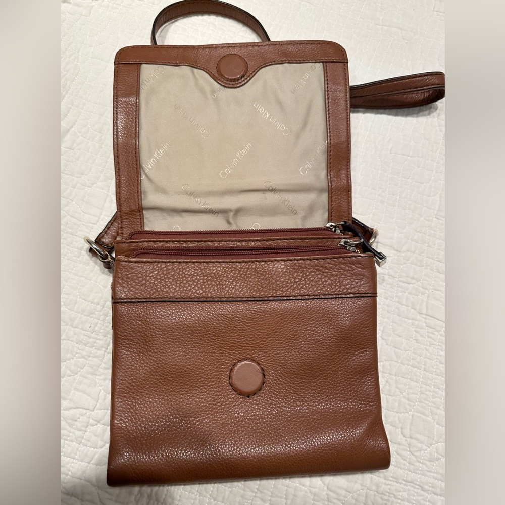 Calvin Klein women’s brown leather crossbody wallet purse - Picture 3 of 9